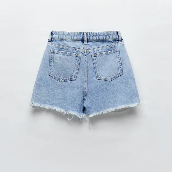 ♥️ Zara High Rise Ripped Shorts - Picture 2 of 7